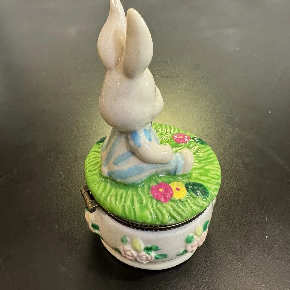 Trinket‎ Box Bunny Rabbit Porcelain Easter Tight Bow Hinge Vintage 4